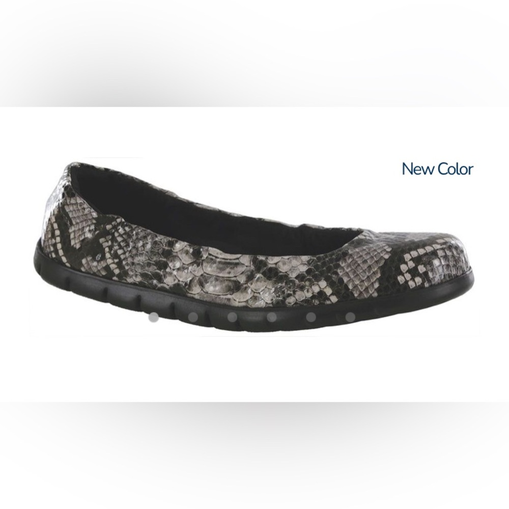 NWB SAS Women's Radiant color Mamba snake print size 6 Wide flats 1695